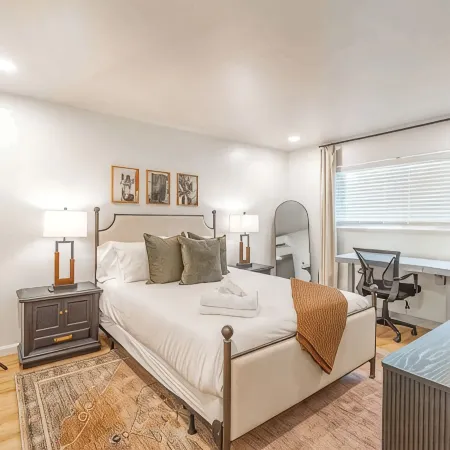 Designer Living Pet-Friendly Unr 2Bd 1BA