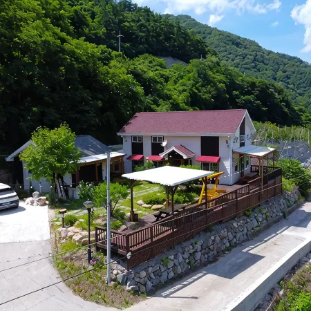 Gyeongju Healing House Pension Отели рядом с достопримечательностью «Храм Синсонса»