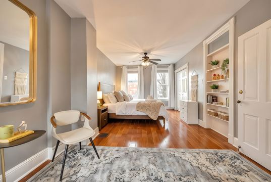 Downtown Lancaster 4Br, Garage, Patio, Sleeps 8