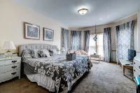 Spacious 7-Bedroom, 4 Bathroom House with WiFi and New Hvac in Wonderful Wichita - Bungalows