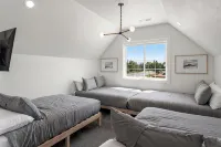 Gorgeous, BRAND NEW home in the heart of Garden City! Perfect location! - 4-Star
