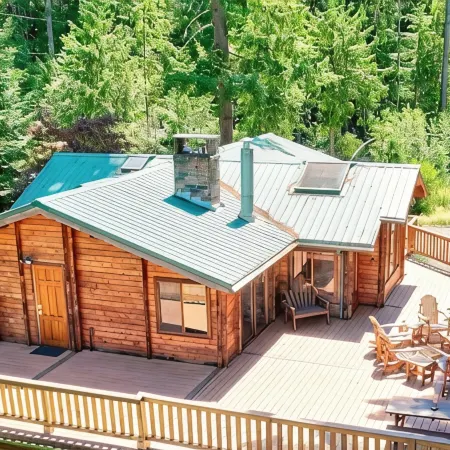 Lovely cedar log cabin in Greenwater minutes to Mount Rainier