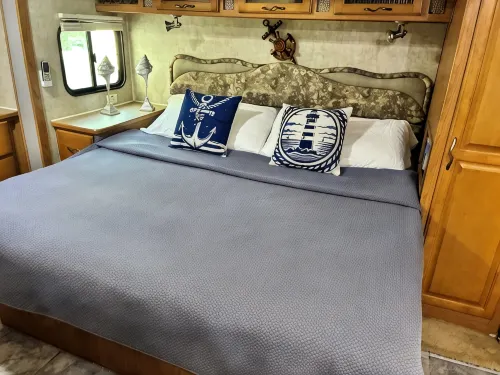 Cozy 1-bedroom mobile home with AC, WiFi in enchanting Key Largo - 2-Star