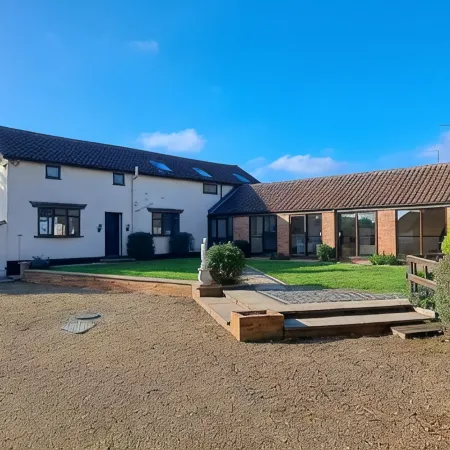 Massive 4 bed with countryside views in Peterborough