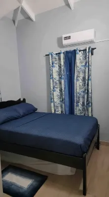2 BR w/ AC APT near Grand Anse Beach -15 mins walk, 10 mins away from airport. - Bintang 2