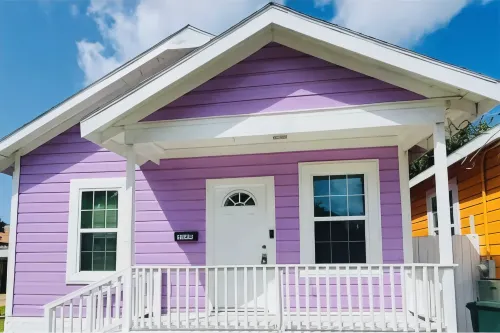 Cheerful & Bright 2 Bdrm Cottage- 4 Min. to Cruise Ports & Half Mile from Beach - บ้านพักหลังเล็ก