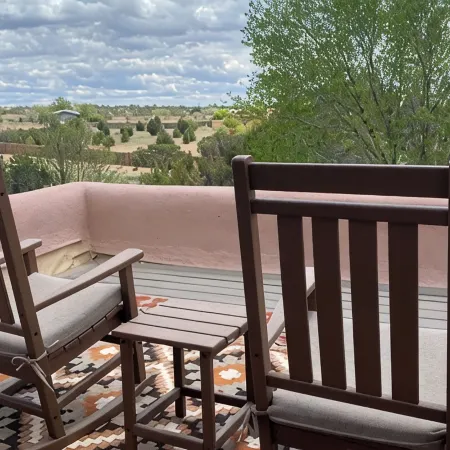 Secluded, modern adobe home just 4.9 miles from the historic Santa Fe Plaza.