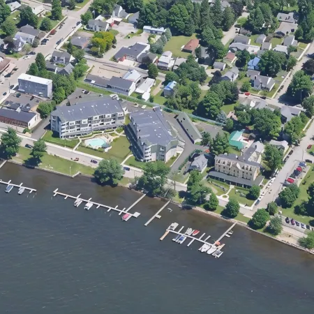 Lakeside Brand New Luxury Condo⚓️