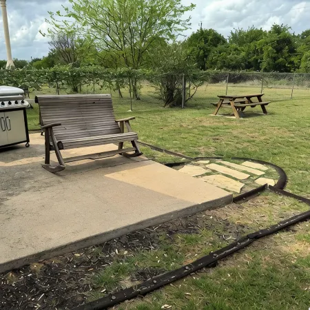 Blue Haven at Salado Plaza. Family Friendly Townhome w/ Fenced Back Yard!