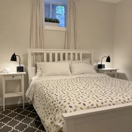 Designer-renovated 1 bedroom in Roncesvalles Village