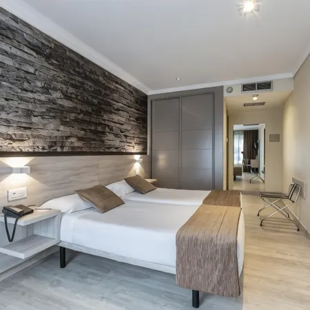 Hotel Alda San Carlos Отели рядом с достопримечательностью «Площадь Галисии»
