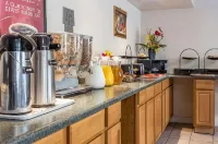 Econo Lodge & Suites Southern Pines