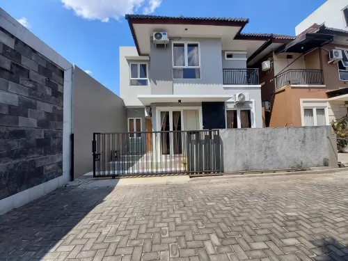 Cozzy AV Home - Parkplatz