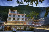 Heishui Auspicious Valley Homestay - พร้อมระเบียง