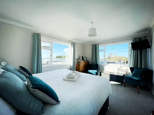 Sandyhill Guest House - parking