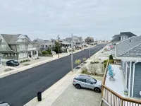 Elegant and Bright Ocean Block Home w/ Private Balcony, BBQ & Patio - Family