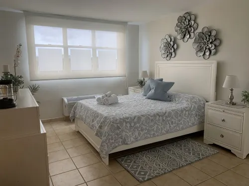 Oasis Luxury Penthouse with Ocean & Marina Views