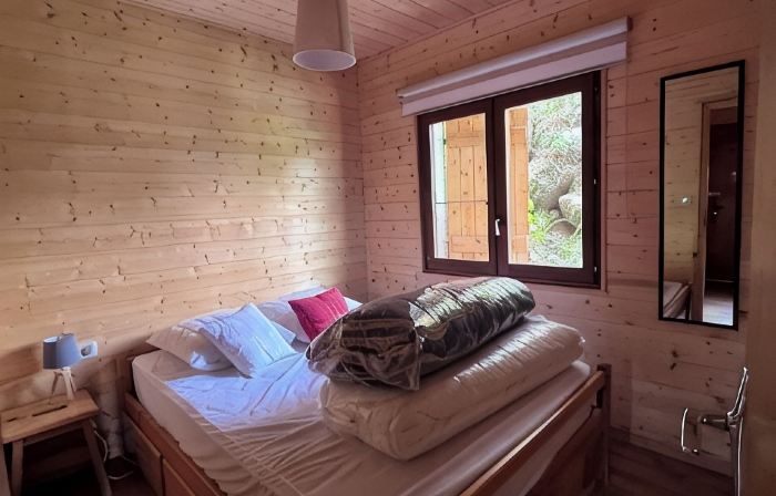 Cosy Chalet les Angles with Superb Lake and Mountain Views - Sleeps 4