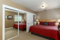 Spacious Layout │West Side │Walk Everywhere │Hot Tub │One Block to River - Bungalows