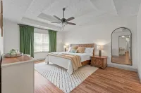 An Oasis Awaits You with Vineyard Views - Homestays