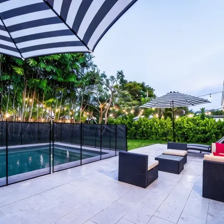 Grey Manor – Spacious 3Br/2BA Hallandale Home, Heated Pool & Smart Amenities Отели в г. Халландейл Бич