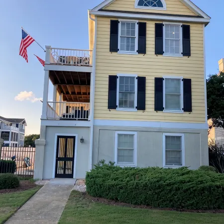 BEAUTIFULLY DECORATED ~ CLOSE TO THE BEACH ~ 5 BEDROOM/4 BATH