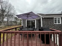 Experience Cape Cod Beaches: Charming 4-bedroom just a 10min stroll to the beach - Wifi