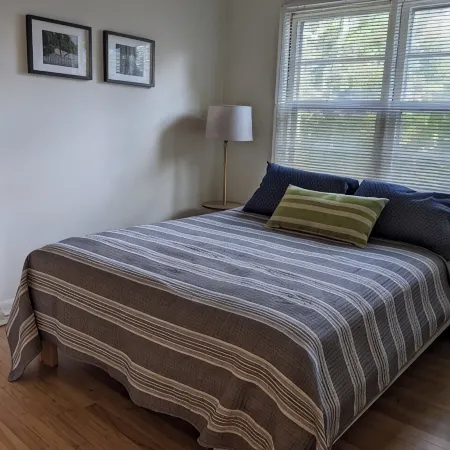 Fantastic 2-bedroom townhome, 2 blocks from Michigan Stadium!