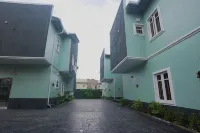 House 12 Studios & Suites - 3-Star