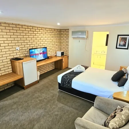 Hilltops Retreat Motor Inn ヤングのホテル