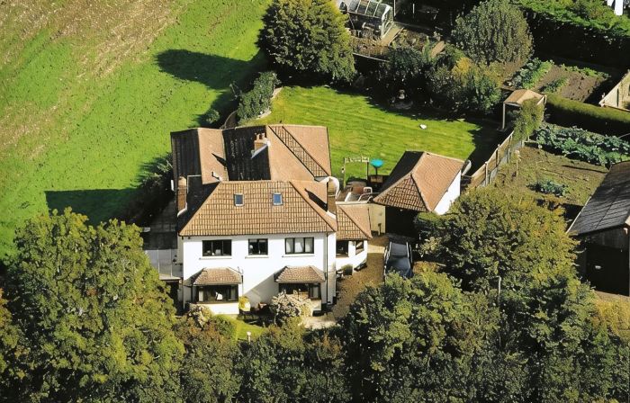 Willow Ridge - a Large Country House with 3 Rental Rooms