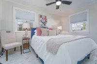 Hot tub/pool/firepit/ 3 bedroom Home center of town 2 Livingroom's sleeps 12 - Boutique