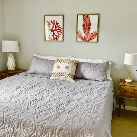 Beautiful 2 bed 2 bath Corner Unit with golf course view-5 minutes from beach