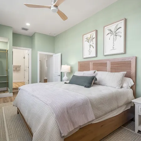 Beautifully Remodeled 2-Bedroom, 2-Bath Apt in Historic Downtown Venice, FL