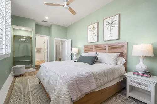 Beautifully Remodeled 2-Bedroom, 2-Bath Apt in Historic Downtown Venice, FL - Boutique