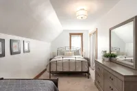 -RARE- In-Village rental! 4-Bedrooms w HOT TUB & AC - 4 tähden