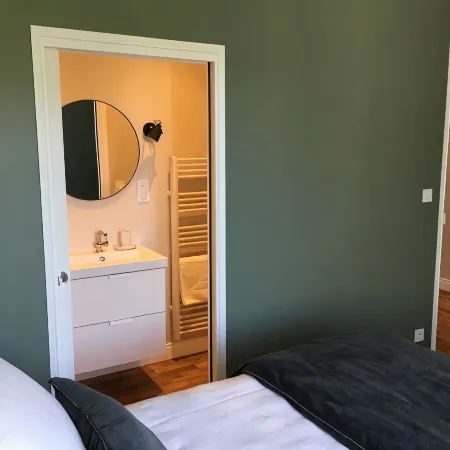 Charming house with garden for 4 to 6 people near the beach of Portzic
