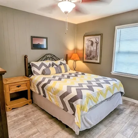 Cricket Hollow with Dock and private Lake Access Sleeps 6