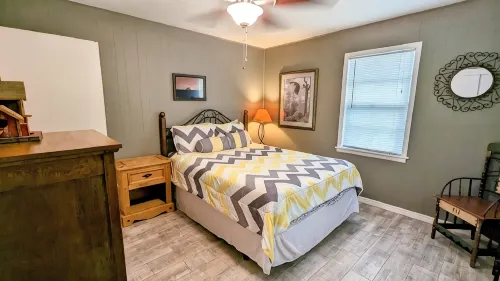 Cricket Hollow with Dock and private Lake Access Sleeps 6