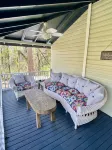 Cozy historic cottage in the woods. 10 minute walk to town - Homestays