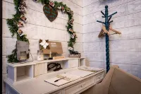 Enchanted creekside chapel right in the heart of Alpharetta! - 4성급