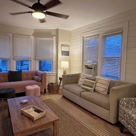 Newly renovated in the heart of Kennett Square. 3 miles from Longwood Gardens Hotels in Kennett Square