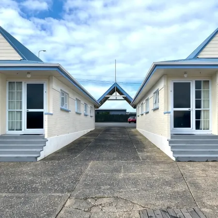 Beach Lodge Motels Отели рядом с достопримечательностью «Пляж Tunnel»
