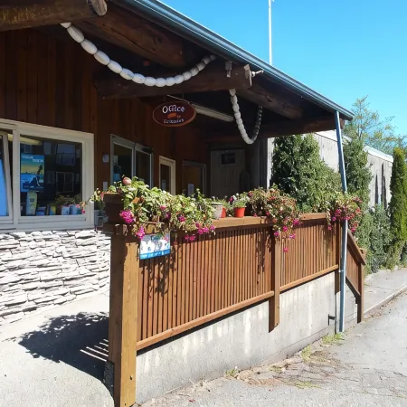 West Coast Motel on the Harbour