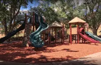 Comfortable 2 BD, 2 BA Home-Large Yard for Pets! - Boutique