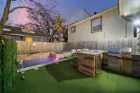 Luxe Montrose Retreat with Heated Pool/Spa, King Beds and Mini-Golf - Private Pool