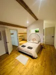 Magnificent 9-person house close to town center.