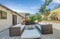 Modern 4 Bedroom Vacation home @ Castro Valley, King or Queen for all - Wi-Fi