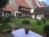 5 bedrooms, quiet town location, garden, 2 parking spaces, 200m to market square - 3 星級