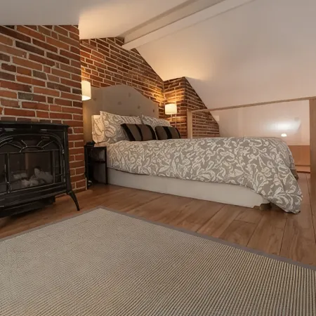 Historic Apartment Downtown Kingston